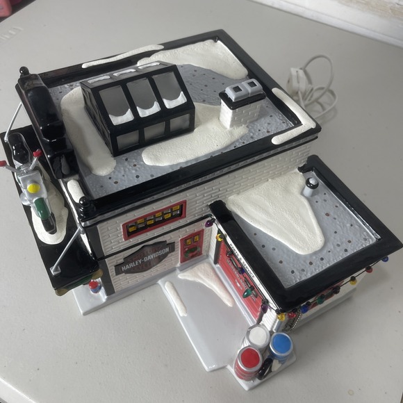 1997 Dept 56 Original Snow Village Harley-Davidson Motorcycle Shop #54886 In Box - Picture 10 of 16